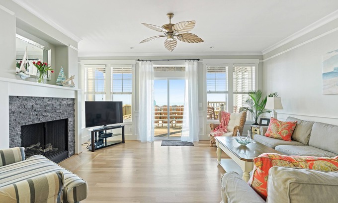 Carolina Beach Casa | Increíble Oceanfront Beach House con piscina y ascensor