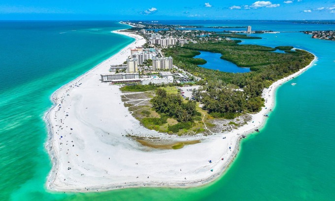 Siesta Key Village Casa | Lulu's Key House Kemp Ridley 1/1 Downstairs