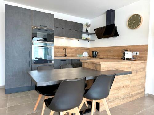 Villefranche-sur-Saone Apartamento | Lumineux, Parking, Terrasse
