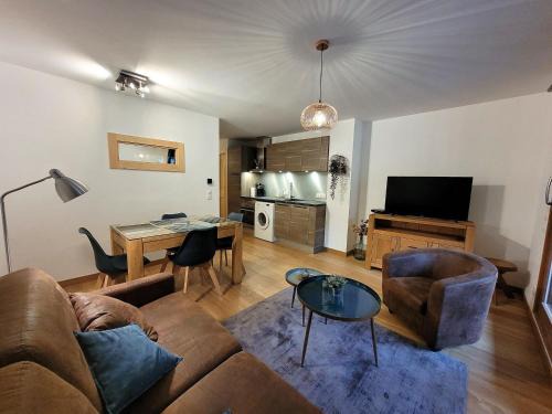 Les Gets Apartamento | Lumineux Studio Cabine 3* au Centre des Gets avec Balcon et Parking - FR-1-598-58