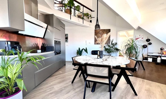 Jacht Apartamento | Luminous Loft EU institution