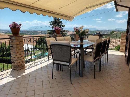 Citta Sant'Angelo Apartamento | Luminous with pool and aircon