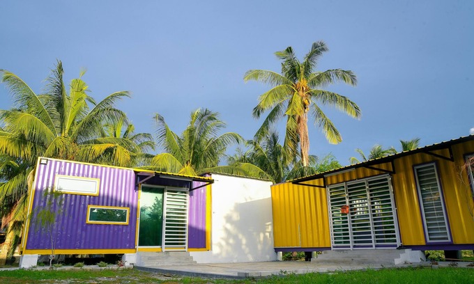 Lumut Cabina | Lumut Cube Container / Cabin Stay Near Terminal de embarcadero de la isla de Pangkor