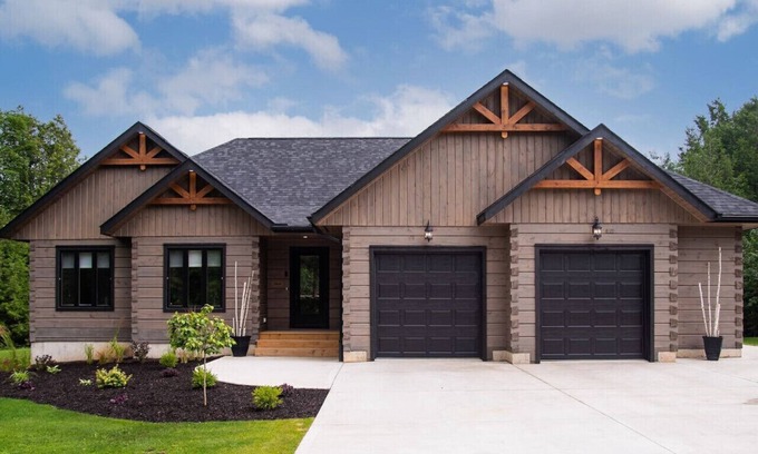 Chatsworth Casa | Luna Log House | An Arrivals Stay | 5 Bdrm + Sauna
