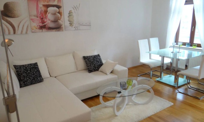 Altlindenau Apartamento | Luppesuite - in a listed Wilhelminian style building near the city center