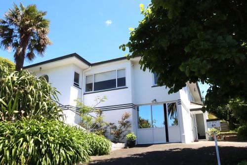 Tauranga Casa | Lush, eco, family retreat