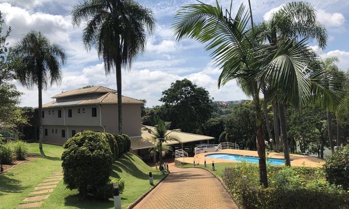 Sorocaba Casa | Exuberante granja frente a la presa: 13 suites y ocio completo