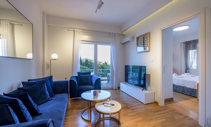 Athens City Centre Apartamento | Lush Sapphire apt. steps from the Acropolis!