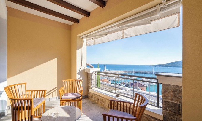 Radovici Apartamento | Lustica Bay Marina