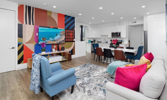 Harbor Gateway South Casa | Lustrous Abode 4B3B QUEEN BEDS