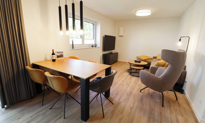 Tossens Apartamento | Lütte Koje - Small, fine, close to the coast. Balcony. Quiet. Close to the beach.
