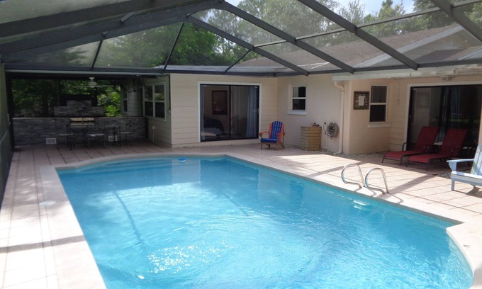 Lake Magdalene Casa | Lutz Cottage - Piscina / Playas / Busch Gardens / Disney / USF / Mascotas