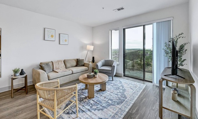 West Oak Hill Apartamento | Lux 2Bed/2Bath Apt + King Bed + 1G WiFi