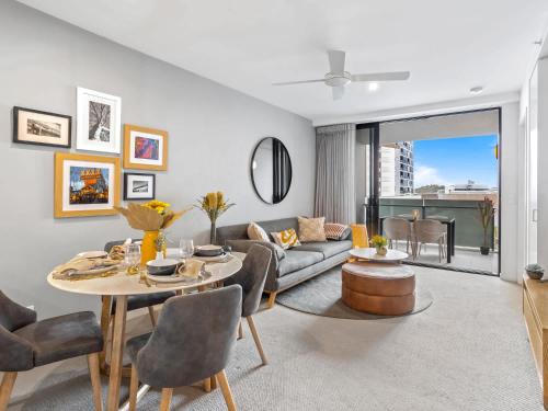 Hamilton Apartamento | Lux 2BR Apt 5 Stars Hotel Pool Gym 10 min CBD