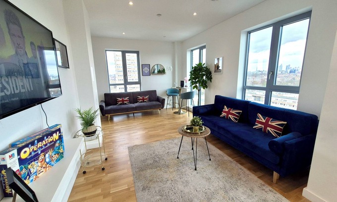 St. Mary's Park Apartamento | Sleek 3-bedroom penthouse with private balcony in Battersea, Clapham