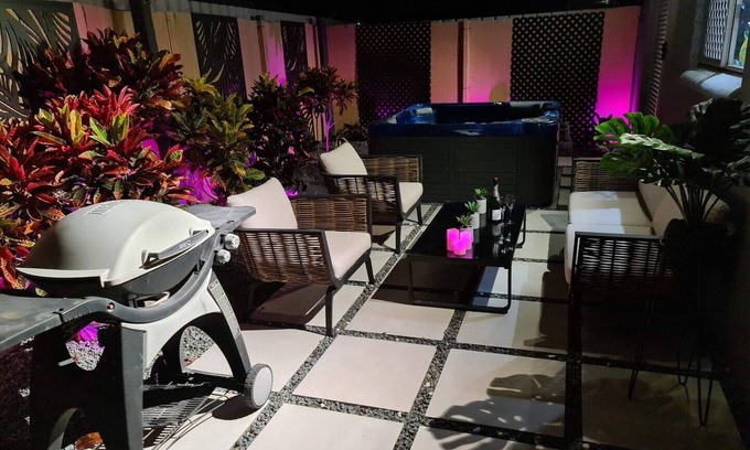 Stuart Park Casa | LUX 3 BEDROOM TOWNHOUSE with SPA / CHAMPAGNE STAYS DARWIN. 5 Minutes to CBD.