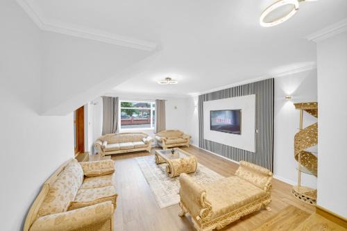 Brent Apartamento | Lux 5 Bed sleeps 11, 10 mins from Wembley Stadium, Jacuzzi and Steam Shower