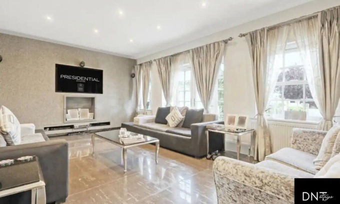 Redbridge Casa | Lux 7BR Chigwell House & Garden