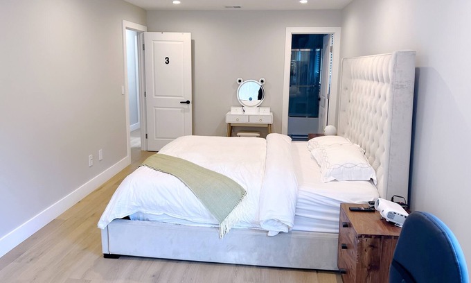 Southern Hills Casa | Lux Apartment on hill close to SF