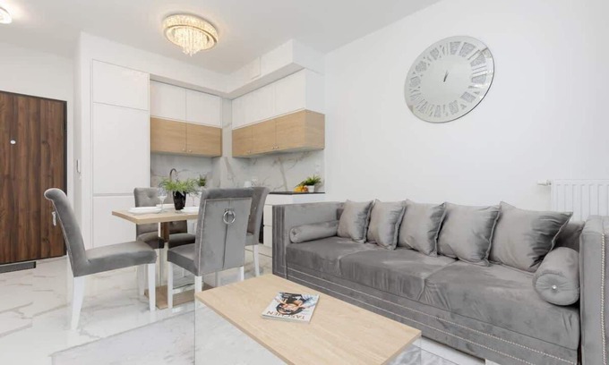 Wilanow Apartamento | Lux Apartment with Balcony | Garage | 4 guests