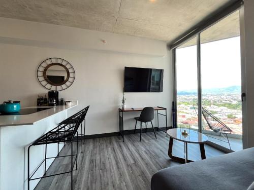 Mata Redonda Apartamento | Lux at 15, Pool, Gym and Stylish City Stay