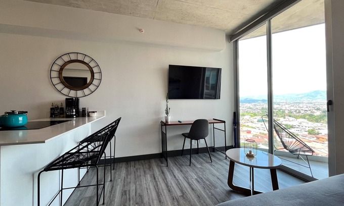 Mata Redonda Apartamento | Lux at 15, Pool, Gym and Stylish City Stay