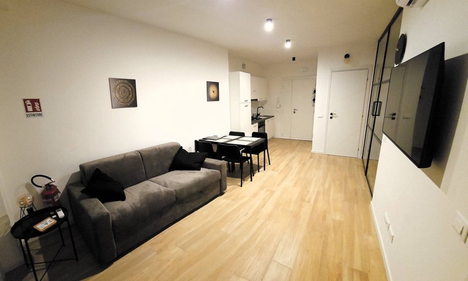 Quartiere XXXIV Lido di Ostia Levante Apartamento | Apartamento LUX Beach NEGRO