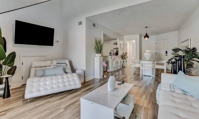 Vilano Beach Casa | Lux Beach Cabana - Close to Beach & Restaurants