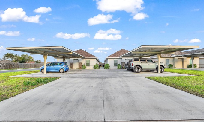 Weslaco Condominio | Lux Condo in charming Weslaco with WiFi. Unit 3 K/Q