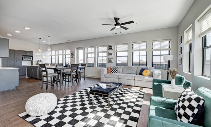 Speedway Condominio | Lux Condo in Speedway 5 miles from Downtown Indy!