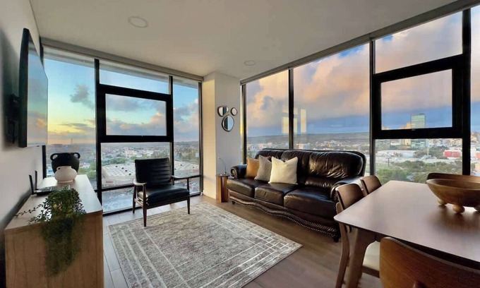 Zona Rio Apartamento | Lux Condo en Garita de San Ysidro y Costco