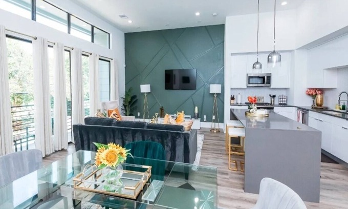 OST - South Union Casa | LUX & COZY Downtown Houston Home. 6 Mins to Med-Ctr & 8 Mins to NRG Stadium!