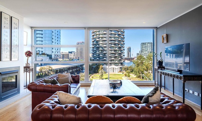 Docklands Casa | Lux Docklands District 3-level TH *FreeParking
