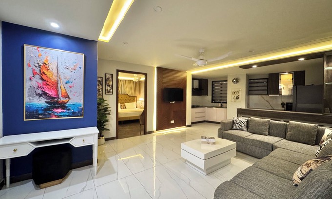 Lahore Apartamento | Lux Haven 2-Bedroom Apartment - Prime Location & Modern Comfort Near Gulberg