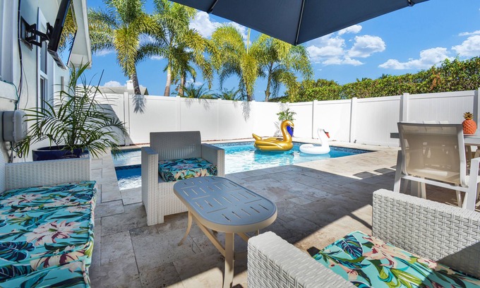 Deerfield Beach Casa | LUX heated pool home 5 min to the Beach!