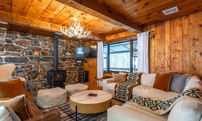 Thompson Ridge Cabina | Lux Hot Tub Cabin w Fire Pit