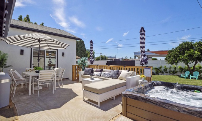 Panorama City Casa | LUX - LA Relaxing Oasis w/HotTub, Gym, & Workspace - Van Nuys