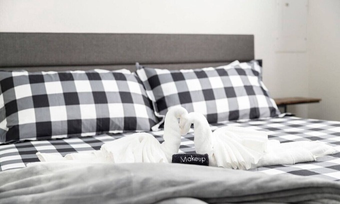 Central Arlington Casa | Lux Modern Getaway | AT&T Stadium Views | King Bed