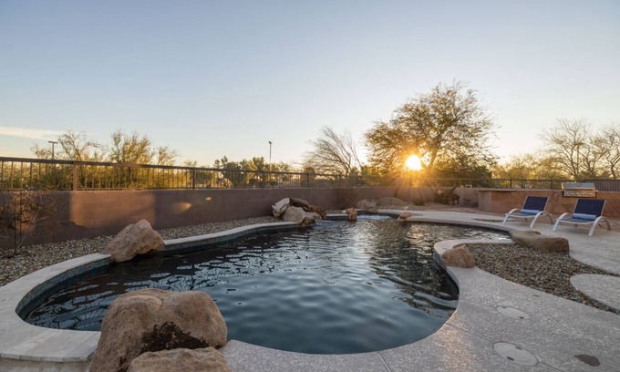 Las Sendas Casa | Lux Monthly Stay- 31 night+ Heated Pool and Hot Tub.
