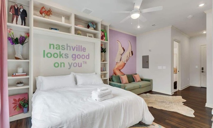 Edgehill Apartamento | Lux Music Row Studio w/ Pool 1 mile to Broadway!