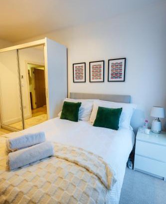 Nine Elms Casa | Lux Room to London Eye