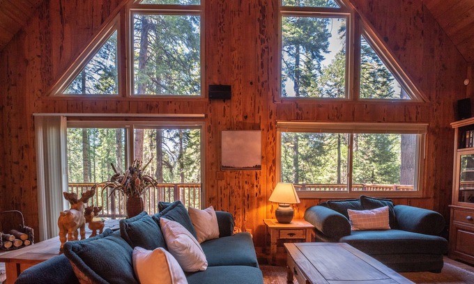 Arnold Cabina | Lux's Lair - Classic Chalet in Big Trees Village