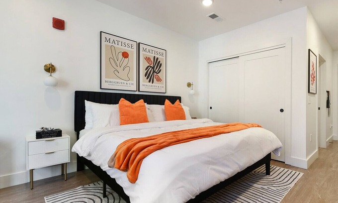 East Liberty Apartamento | LUX - Studio + King Bed + Gym + Free Parking