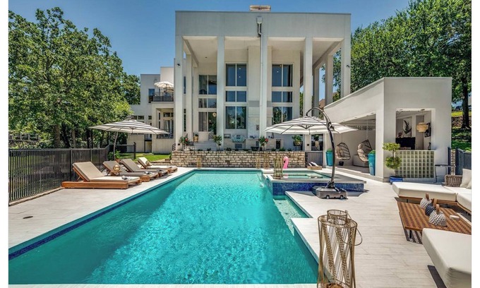 North Arlington Casa | Lux Stunning Mansion, Pool. Private, gated community, on pond.