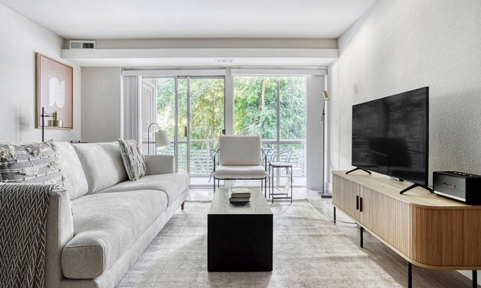 Sunnyvale West Apartamento | Lux Sunnyvale 1BR w/ W/D, Gym & Pool, 10 min to FB & Google, by Blueground