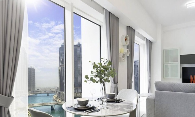 Business Bay Apartamento | LUX The West Wharf Canal View Suite