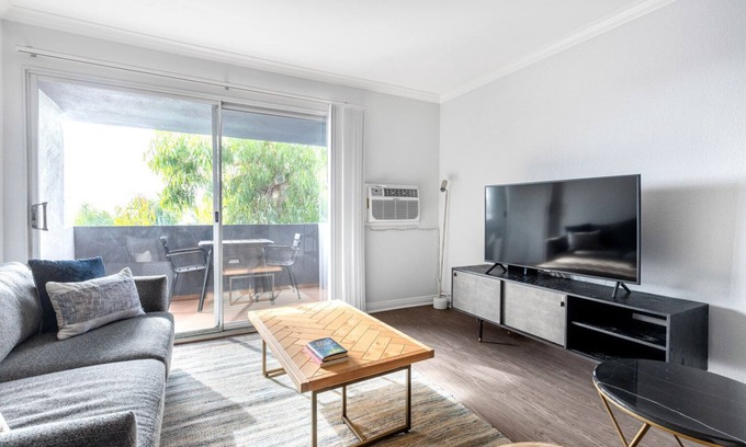 Torrance Apartamento | Lux Torrance 1BR w/ Roofdeck, Tennis, near Shopping, Beach by Blueground