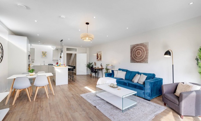 Purley Casa | Lux UK CR8 Purley Rise 35 -Stunning Executive 5 Bedroom Home in Purley