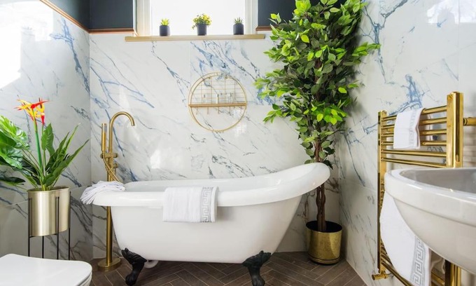 Leyton Apartamento | Lux Versace Pad Sleeps 10 Hot Tub, Cinema & Games Room