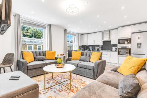 Kensington Apartamento | LUXaway 2BR Kensington with AC - Sleeps up to 11